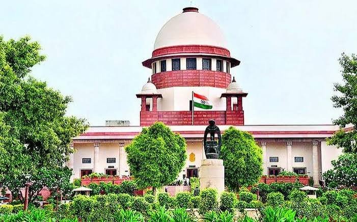 Supreme Court stays CMRL probe against Pinarayi Vijayan for a week