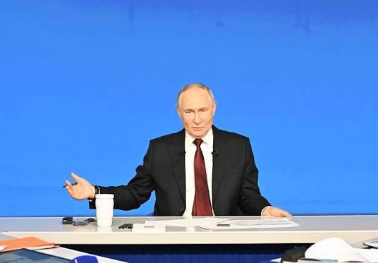 Putin agrees in principle to resume three-way Ukraine talks