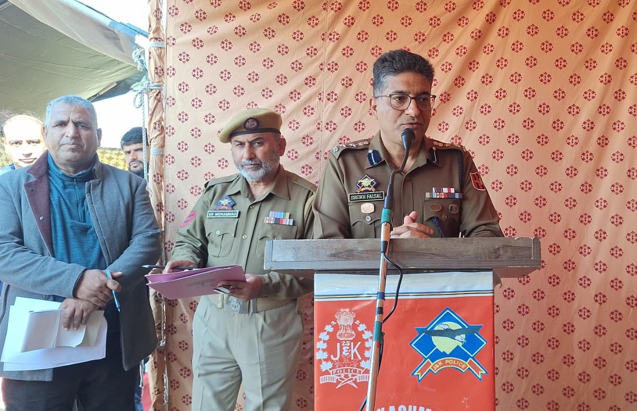 Brooms, Books and the Iron Man: 21st Battalion JKAP Brings Students and Locals Together at Parihaspora